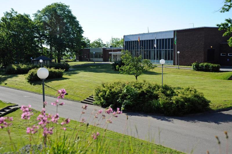 Logi Tuppen, Vandrarhem - Oskarshamns Folkhoegskola Exterior photo